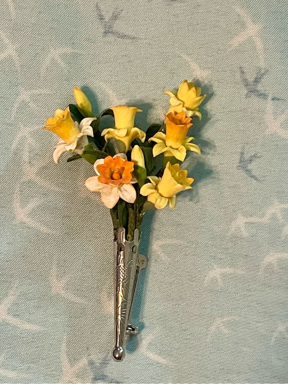 Daffodil brooch
